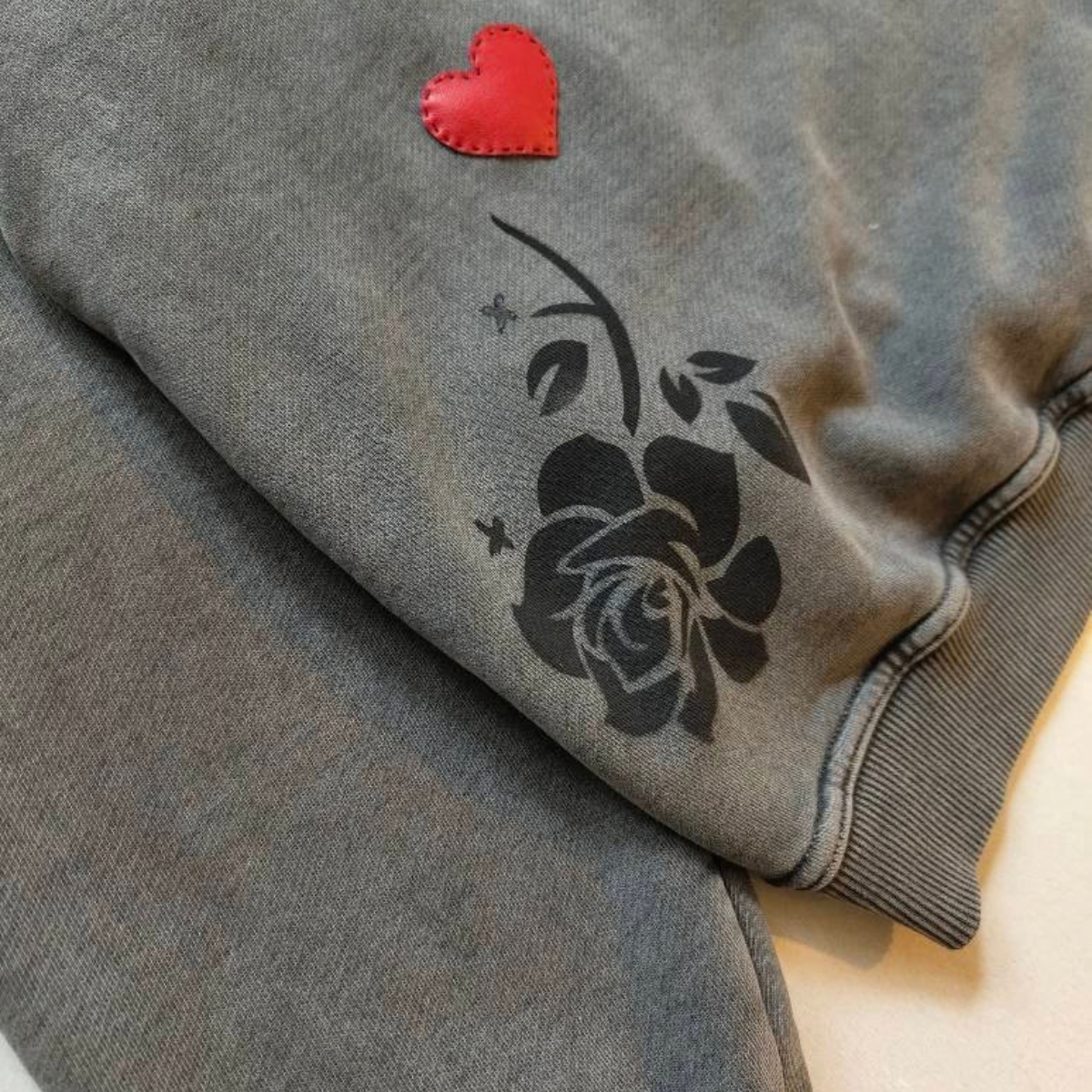KR RESILIENCE SWEATER - SUN FADED GREY